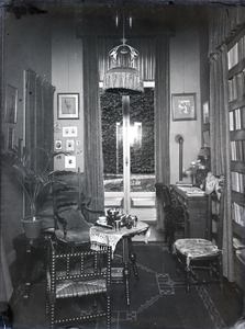 824365 Interieur van het huis van rijks- en gemeentearchivaris mr. S. Muller Fzn. te Utrecht.N.B. Muller woonde van ca. ...